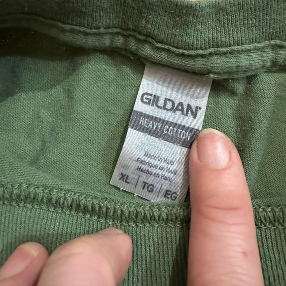 Gildan Unisex Playful Graphic Tee – “Shuck Me, Suck Me, Eat Me Raw” Oyster Print - Picture 3 of 4